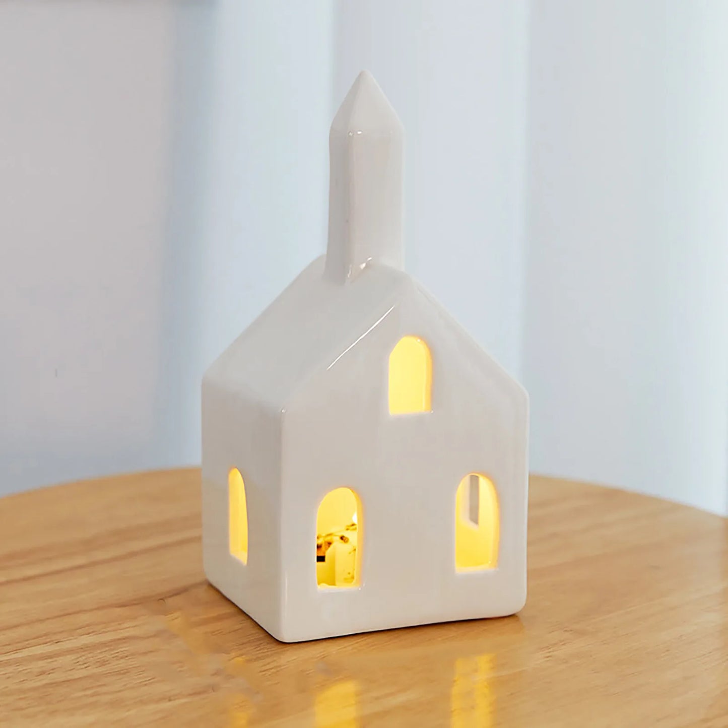 White Christmas Glitter Village Porcelain Ceramic Figurines， For Holiday Mantle Tabletop Decor Festive Kindergarten Ornament